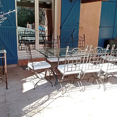 L'esbadaia Villa