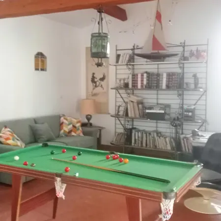 L'esbadaia Villa *